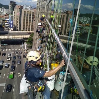 大樓外牆清潔示意圖